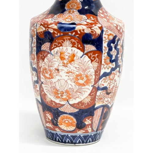 175B - A late 19th century Japanese Imari Meiji period (1868-1912) baluster vase. Circa 1880. 19x31.5cm