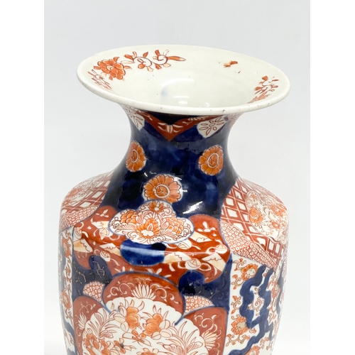 175B - A late 19th century Japanese Imari Meiji period (1868-1912) baluster vase. Circa 1880. 19x31.5cm