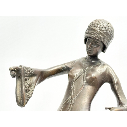 275F - A large Art Deco bronze figurine in the manner of Demetre Chiparus. 27x20x45cm