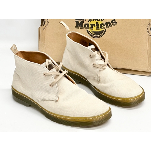 525C - A pair of Dr Martens Air Wave Bouncing Sole shoes with box. UK 10.