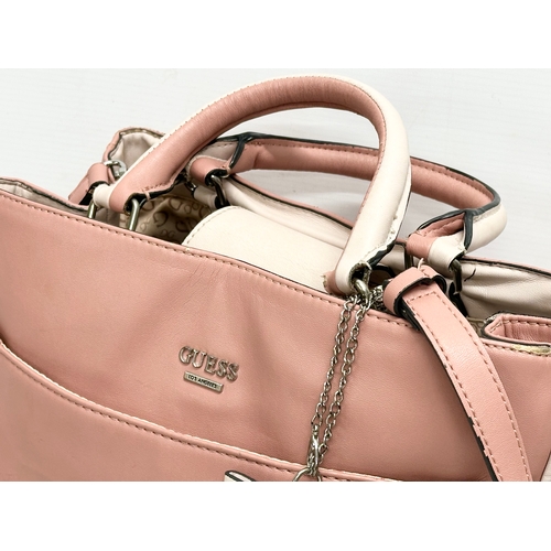 525V - A ladies leather handbag by Guess.