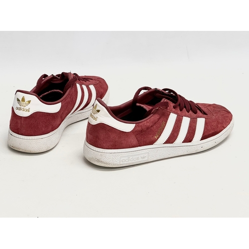 525X - A pair of Adidas Originals ‘Munchen’ trainers. Size UK 8.