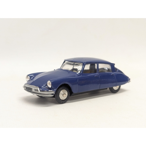 750B - A vintage Citroen DS 19 model car by Metosul, made in Portugal.