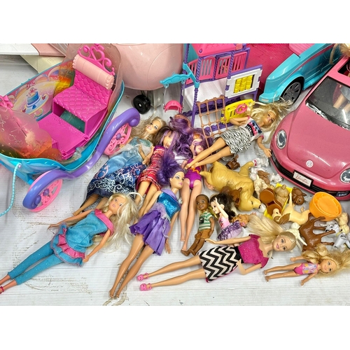 700 - A large collection of Barbie figure and accessories. Barbie airplane, Barbie cars, Barbie speedboat,... 