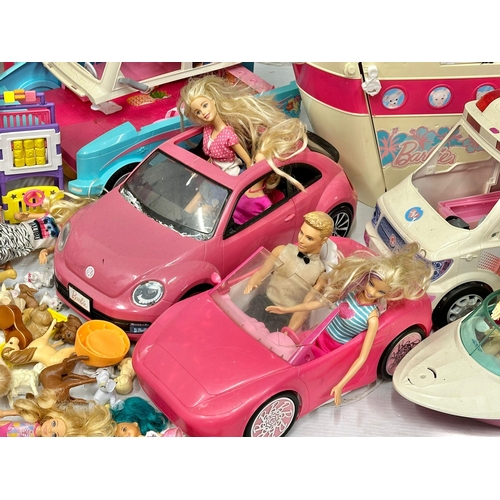 700 - A large collection of Barbie figure and accessories. Barbie airplane, Barbie cars, Barbie speedboat,... 