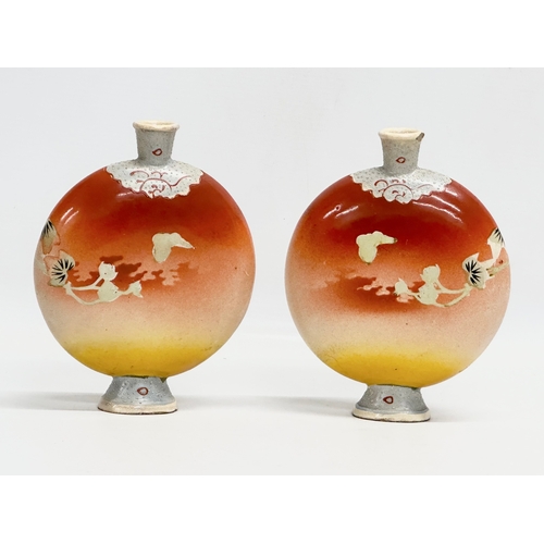 1 - A pair of Japanese late Meiji period hand painted Moon Flask vases by Satsuma. Circa 1900. 13x17cm