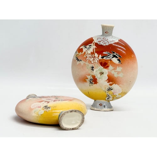 1 - A pair of Japanese late Meiji period hand painted Moon Flask vases by Satsuma. Circa 1900. 13x17cm