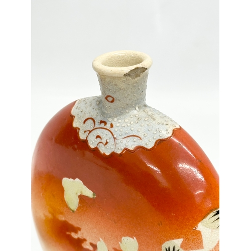 1 - A pair of Japanese late Meiji period hand painted Moon Flask vases by Satsuma. Circa 1900. 13x17cm