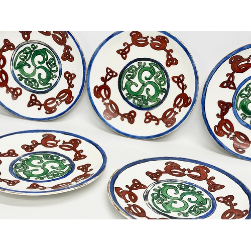 25 - 5 rare early 20th century Aynsley Irish Celtic pattern plates. Circa 1905-1925. 21cm