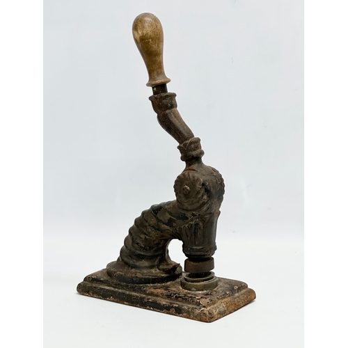 93 - A late 19th cast iron rams head Seal Press. Circa 1880-1900. 22x11x38cm