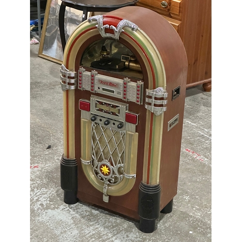 A jukebox style CD player/radio. 53x28x103cm