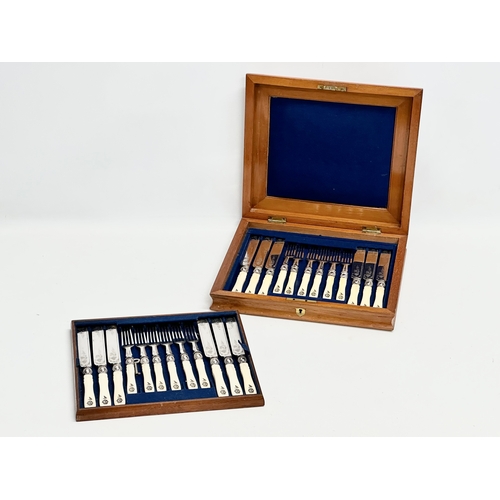 118 - An early 20th century silver plated cutlery set with bone handles in mahogany case. 29x26cm