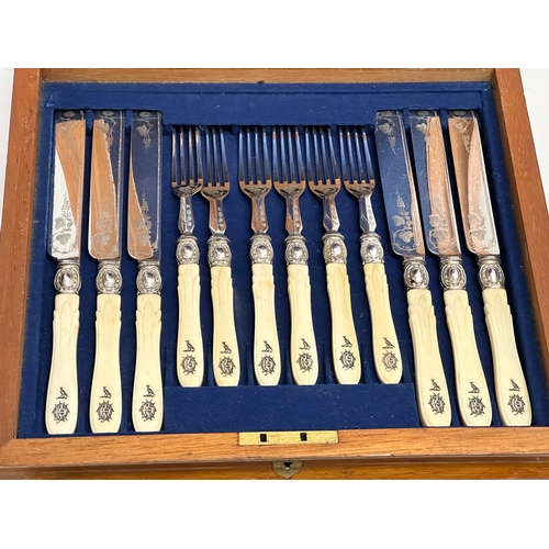 118 - An early 20th century silver plated cutlery set with bone handles in mahogany case. 29x26cm