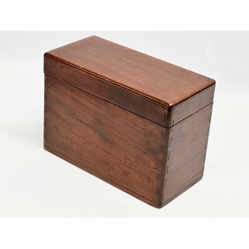 362 - A Victorian mahogany tea caddy. 23x11x16.5cm