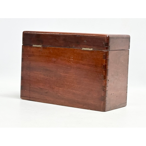 362 - A Victorian mahogany tea caddy. 23x11x16.5cm