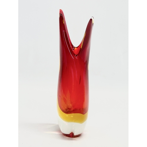 225 - A Murano Glass vase designed by Flavio Poli for Seguso. 15x23cm