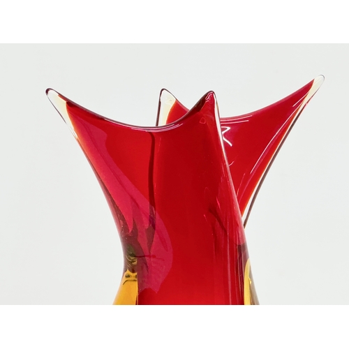 225 - A Murano Glass vase designed by Flavio Poli for Seguso. 15x23cm