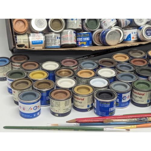 510 - A collection of paints, paintbrushes, and 2 Humbrol Matt Cote, a Humbrol Enamel Thinner. Paint brand... 