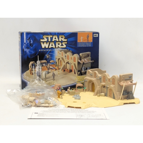 511 - A collection of 3 Star Wars models including a Star Wars Episode I Tatooine set, Darth Maul/Theed Ge... 