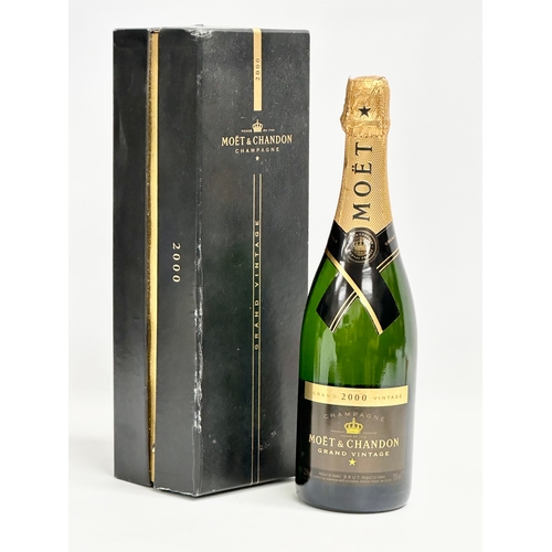 451 - A bottle of Moet & Chandon Grand Vintage 2000 champagne with box.