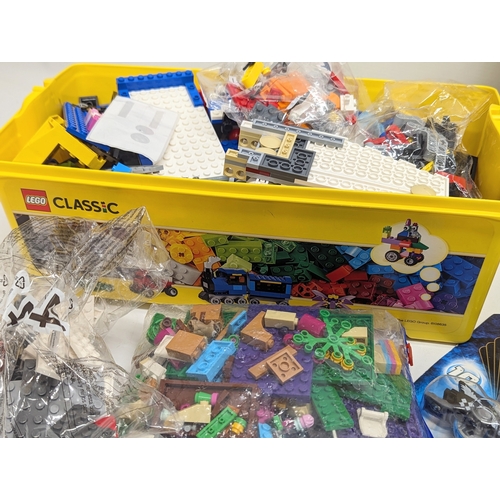 529 - A collection of Lego