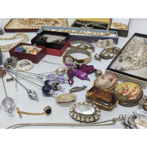 601 - A collection of vintage costume jewellery including watches, necklaces, brooches, etc.