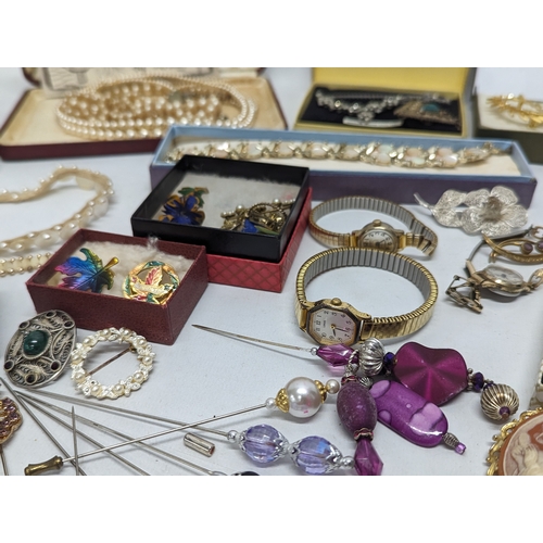 601 - A collection of vintage costume jewellery including watches, necklaces, brooches, etc.