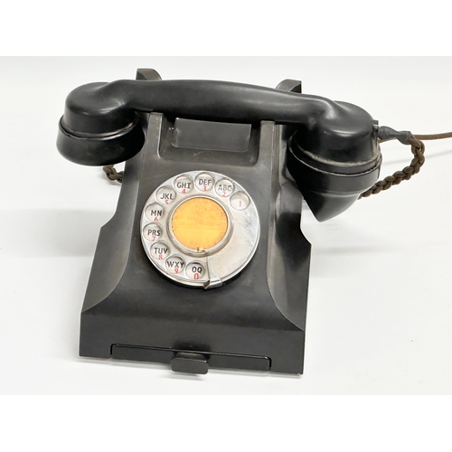 476 - A vintage Bakelite telephone. 15x19x13cm