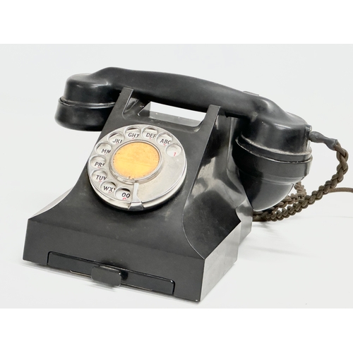 476 - A vintage Bakelite telephone. 15x19x13cm