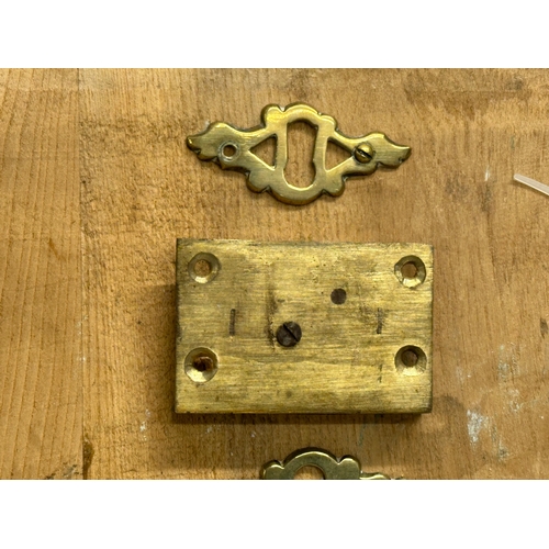 284 - A set of 10 19th century late Georgian brass handles. 11x8cm