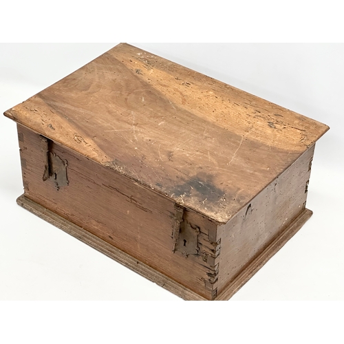 493 - A vintage 18th century style storage box. 49x35x22cm