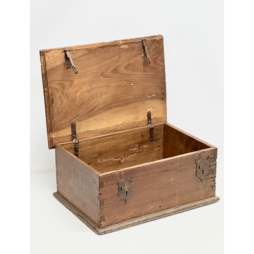 493 - A vintage 18th century style storage box. 49x35x22cm