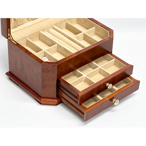 664 - A Manning of Ireland jewellery chest of box. Jewellery chest measures 29x21x18cm.