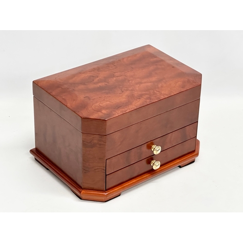 664 - A Manning of Ireland jewellery chest of box. Jewellery chest measures 29x21x18cm.