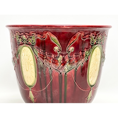 285 - A large late 19th century Majolica jardiniere. 31x26cm