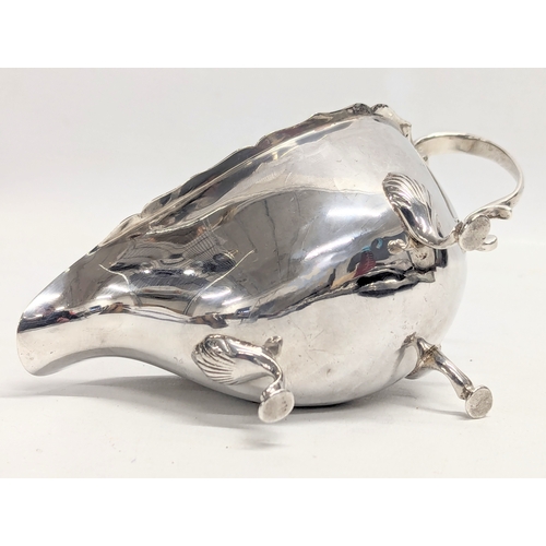 554 - A silver gravy boat by Charles Turman Burrows. Birmingham, 1928. Total 90.9g