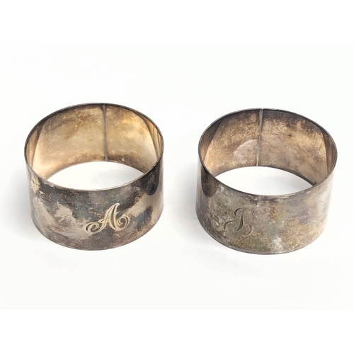 563 - A pair of silver napkin rings by Wakely & Wheeler. London, 1945. 51.79g