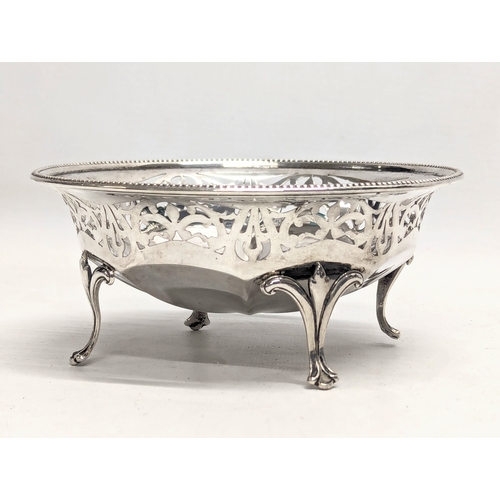 565 - A pair of early 20th century pierced silver footed dishes by Sydney & Co. Birmingham, 1916. 245.16g.... 