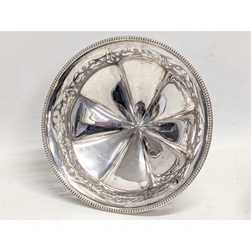 565 - A pair of early 20th century pierced silver footed dishes by Sydney & Co. Birmingham, 1916. 245.16g.... 