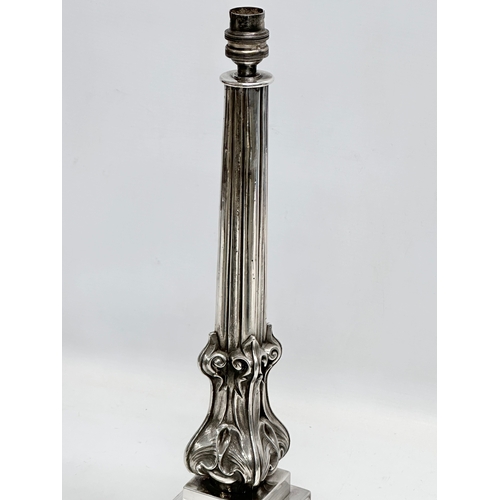 18 - A large good quality early 20th century silver plated table lamp with a reeded Art Nouveau style col... 