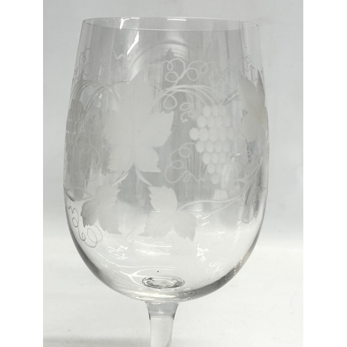 59 - A large early 19th century drinking glass with etched leaves and grape vines. Circa 1800-1840. 10x21... 