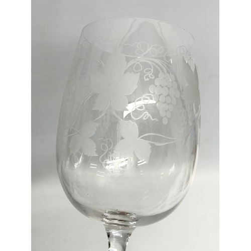 59 - A large early 19th century drinking glass with etched leaves and grape vines. Circa 1800-1840. 10x21... 