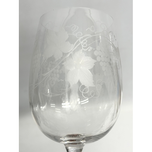 59 - A large early 19th century drinking glass with etched leaves and grape vines. Circa 1800-1840. 10x21... 