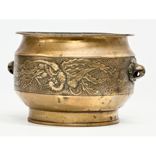 107 - A mid 19th century Chinese jardiniere with lion masks and crane design. 25x21x16cm