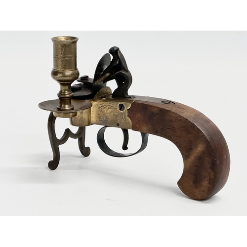 61 - A Georgian style Flintlock Tinder Pistol. 13.5x8x10cm