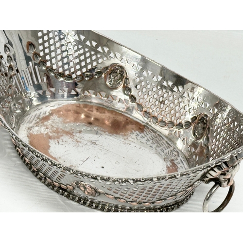 289 - A pair of early 19th silver plated bread baskets. Circa 1800-1820. 31x18x11.5cm