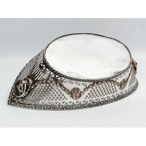 289 - A pair of early 19th silver plated bread baskets. Circa 1800-1820. 31x18x11.5cm