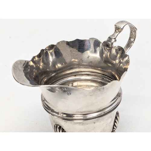 581 - An early 20th century silver cream jug by Sharman D. Neill. Dublin, 1904. 65.4g. 10x7.5cm