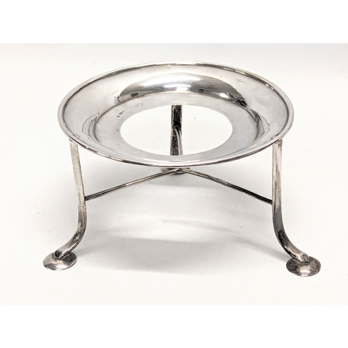 584 - A 19th century silver pot stand. London, 1877. 106g. 13x7cm