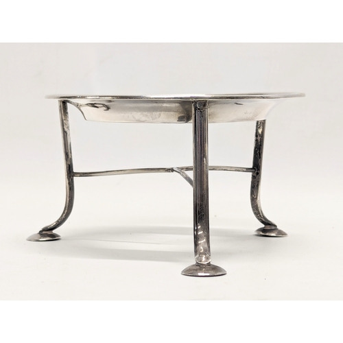 584 - A 19th century silver pot stand. London, 1877. 106g. 13x7cm